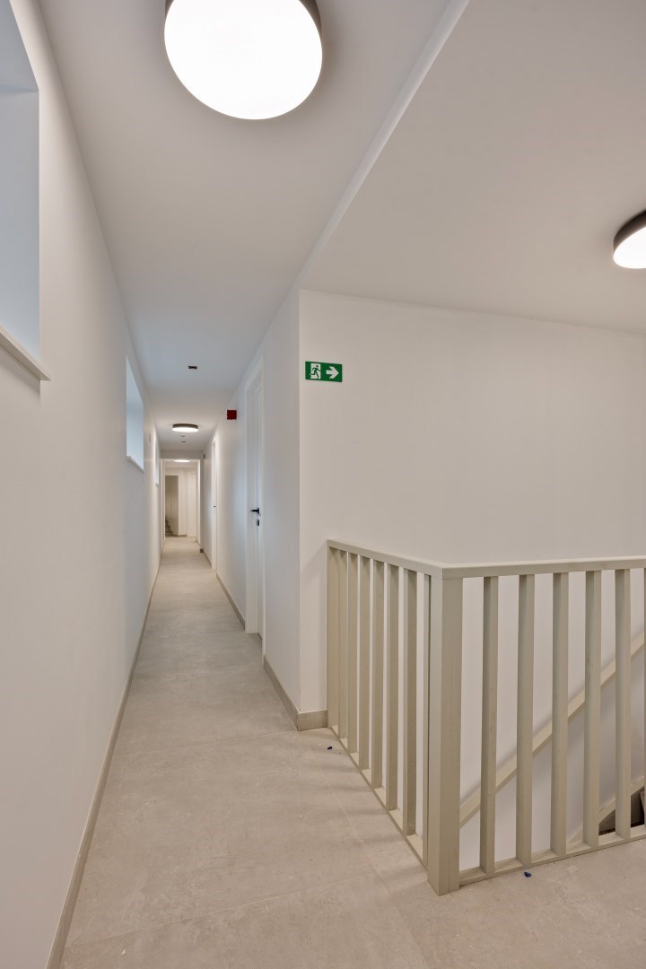 Volledig gerenoveerde en gemeubelde studentenkamers met privé-sanitair. 