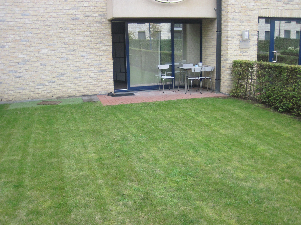 Aangenaam 1-slp-appartement nabij Station (in t groen met terras). 