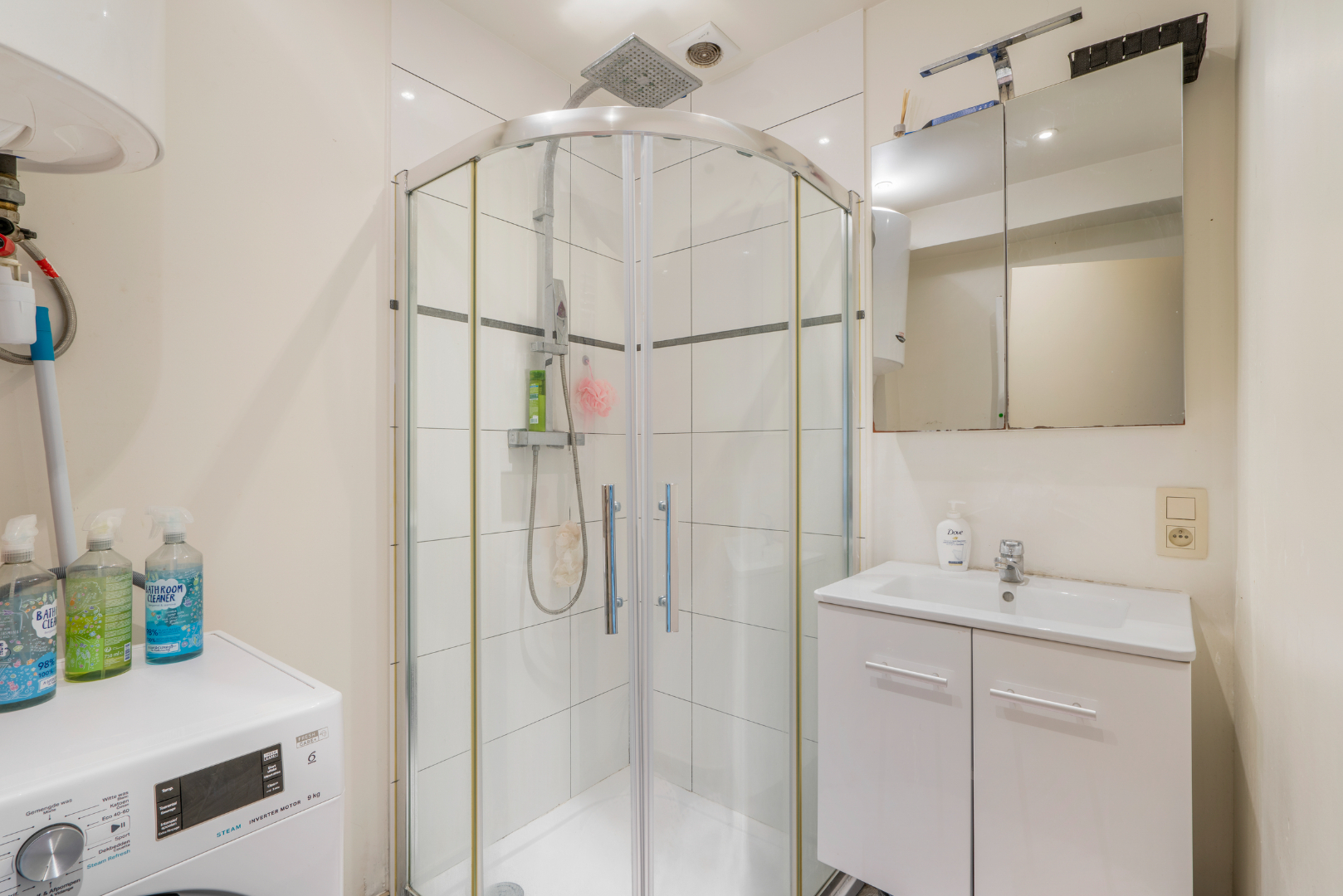 OPBRENGSTEIGENDOM MET 7 APPARTEMENTEN EN 7 GARAGEBOXEN 