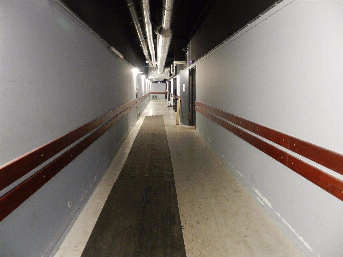 Zeer fraai winkelpand te koop in het prestigieuze Marktstaete complex in het centrum van Bladel (NB). 