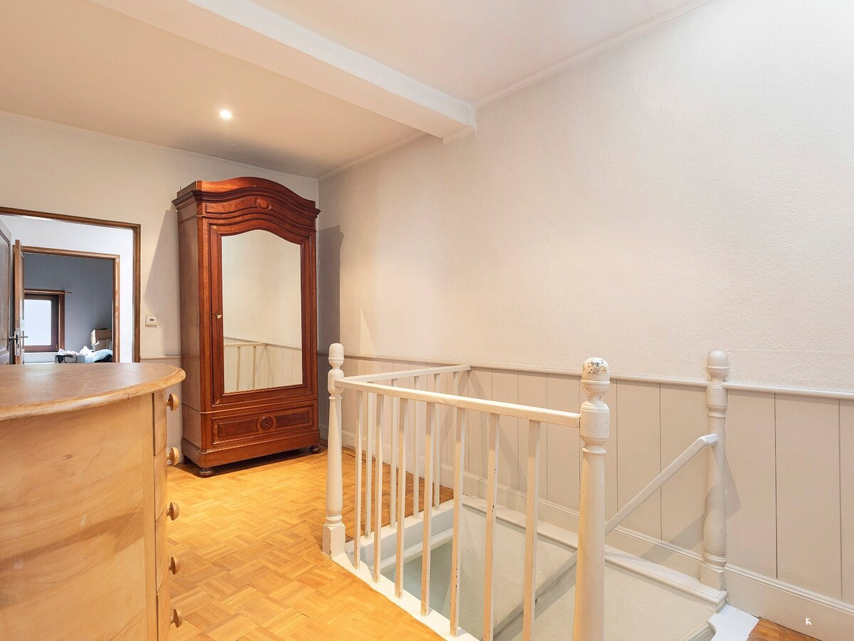 Charmant handelspand met woonst op de markt in Kruishoutem 