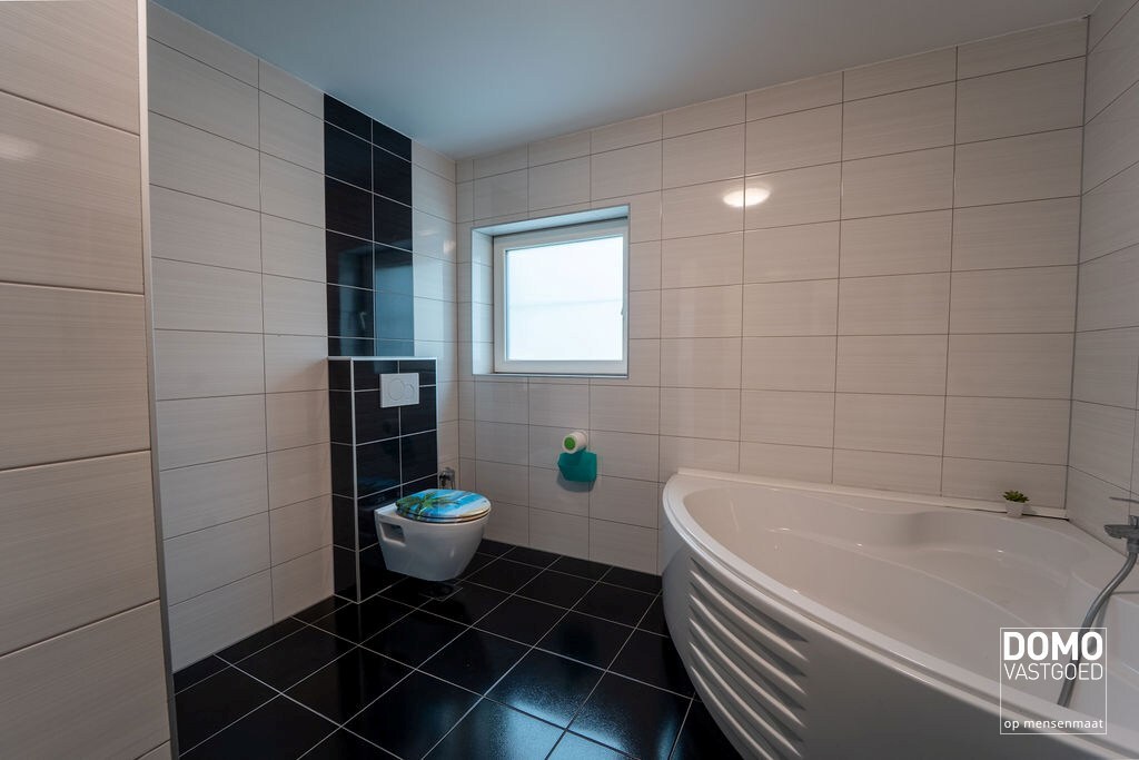 Gunstig gelegen handelshuis te Spalbeek (Hasselt) 