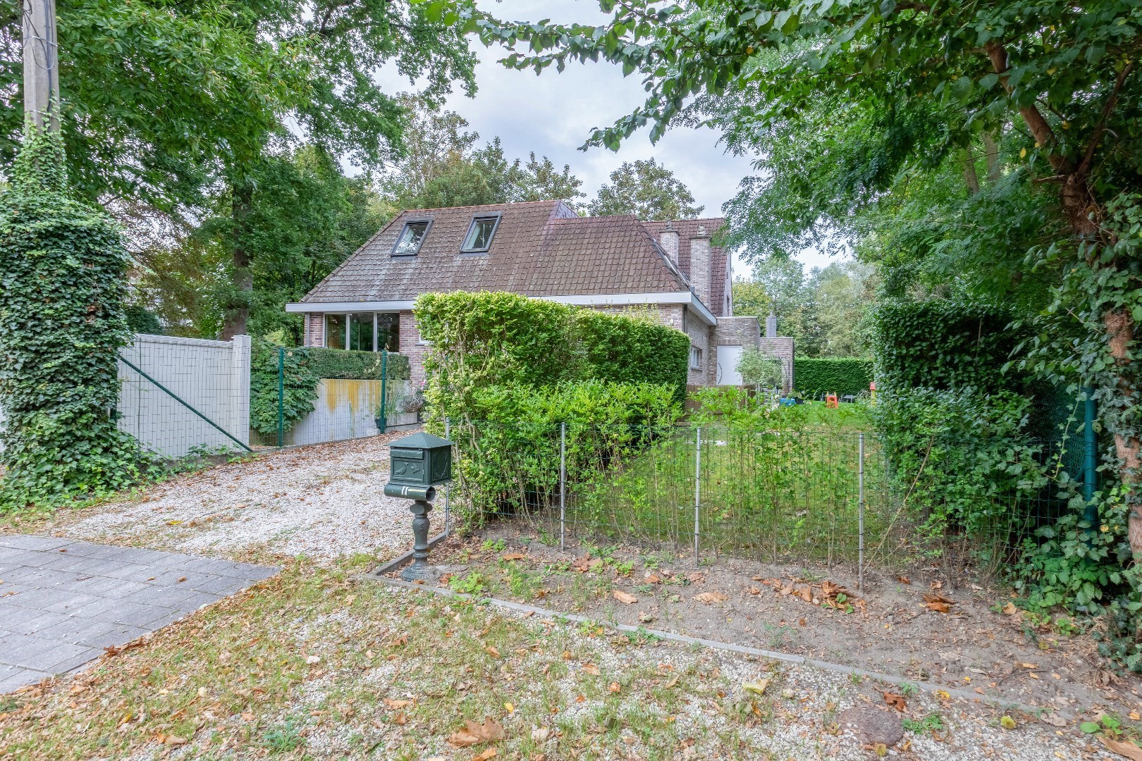 Instapklare en ruime  halfopen bebouwing nabij het Leiepark 