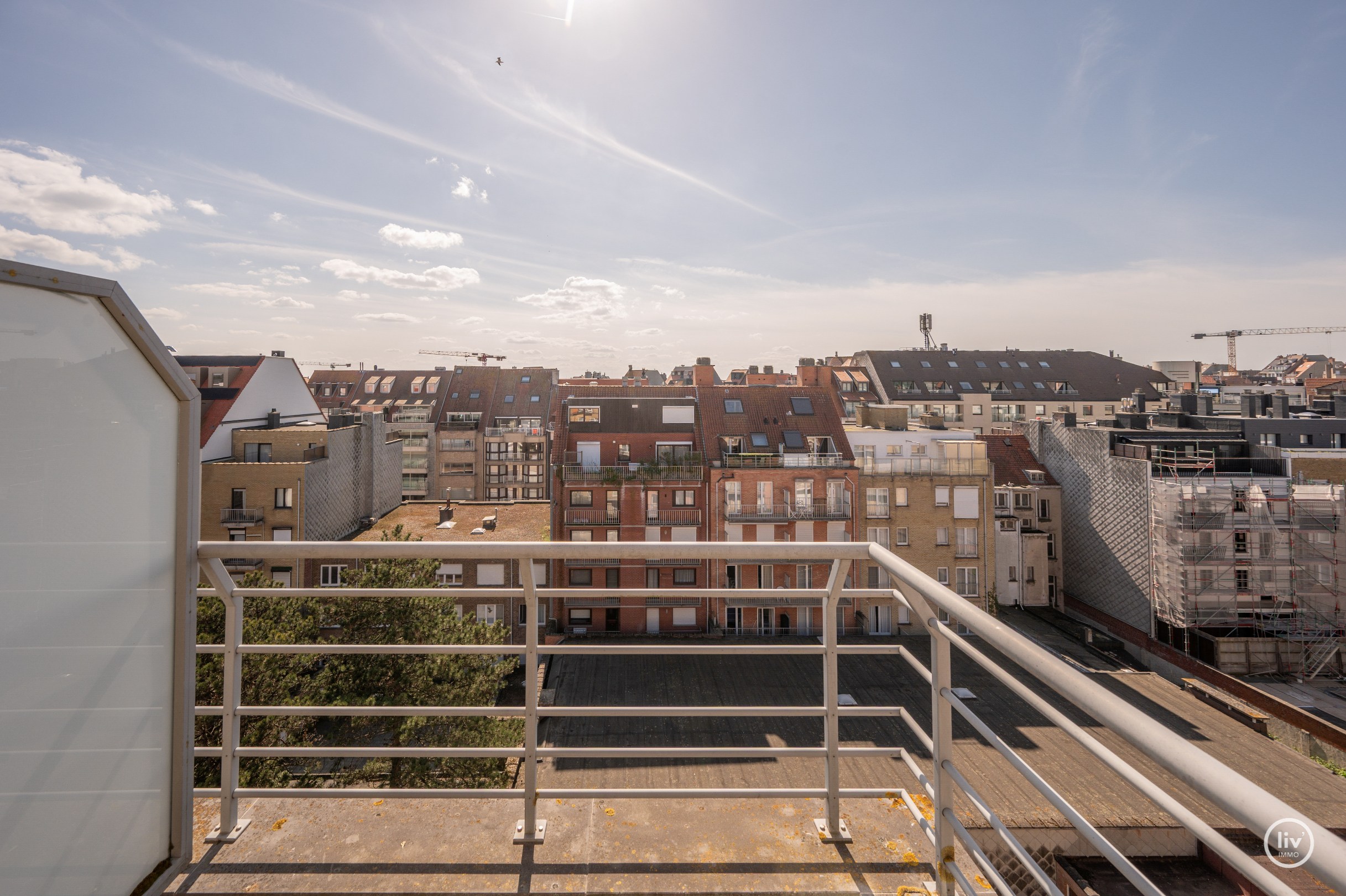 Spacieux duplex avec 3 chambres dans un emplacement de premier choix sur la Van Bunnenvaan à Knokke. 