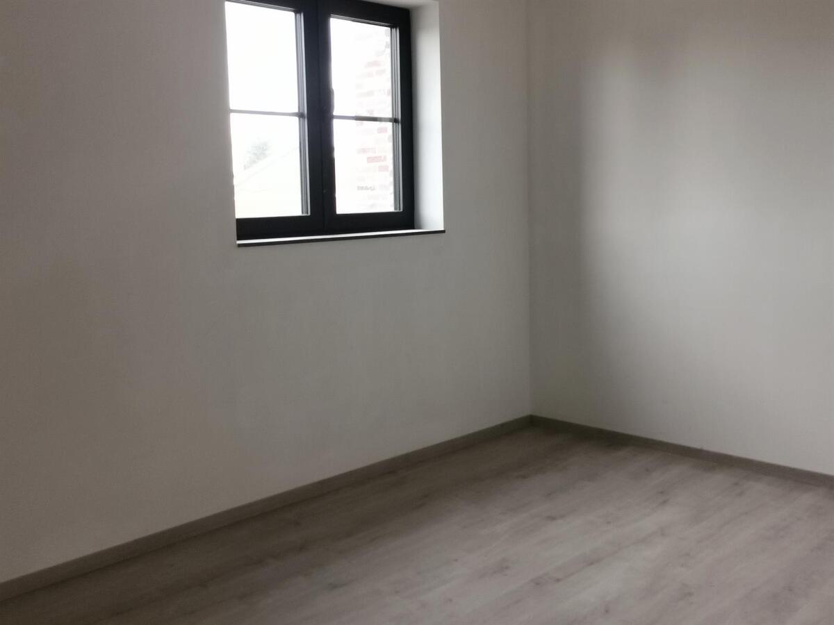 Ruime halfopen bebouwing. Volledig afgewerkte instapklare nieuwbouw. 