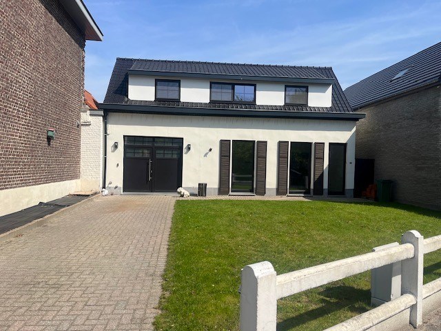 Instapklare woning met tuin in de gezellige kern van Laarne 