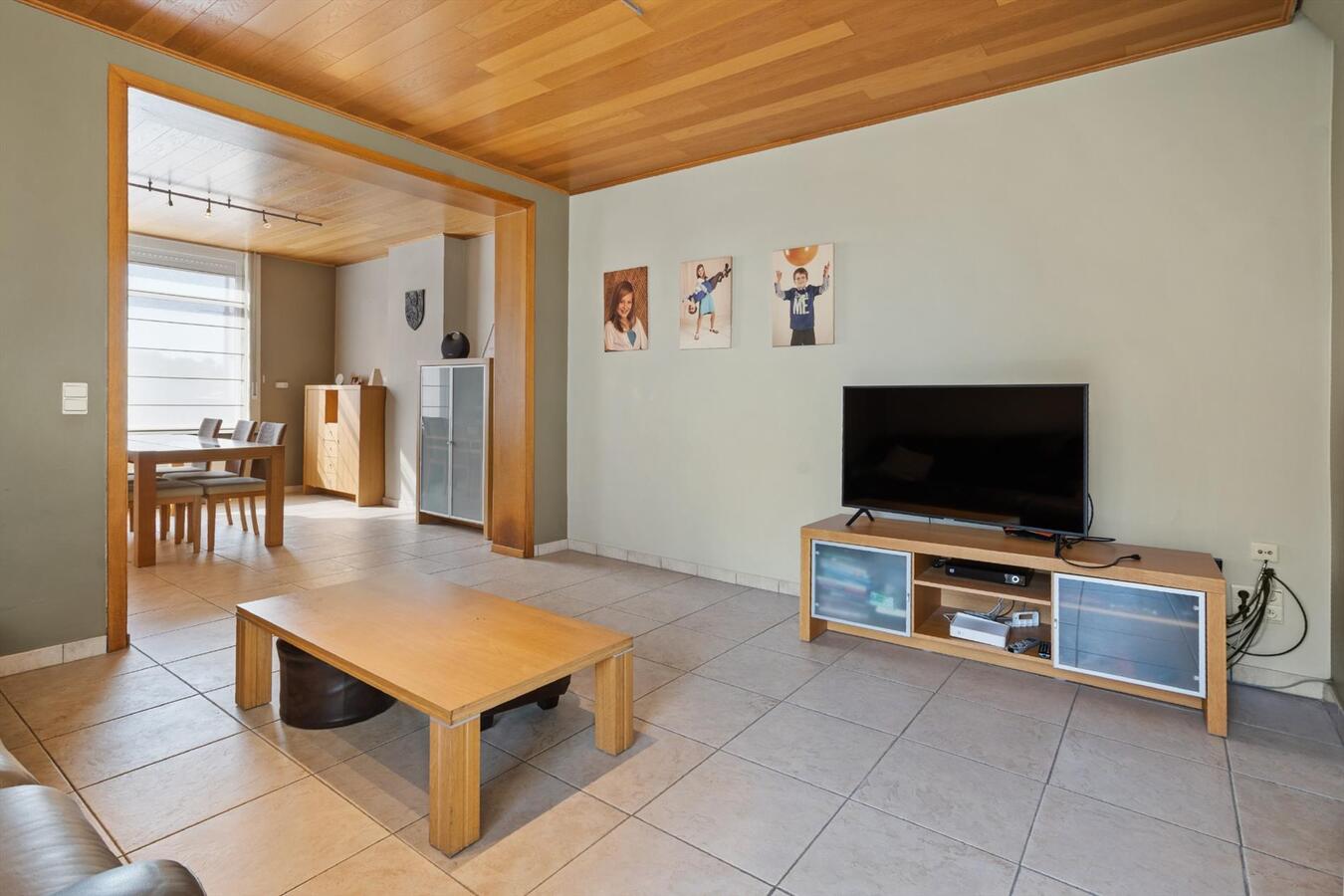 Vrijstaande woning met verwarmd zwembad op ruim perceel van 1813 m² 