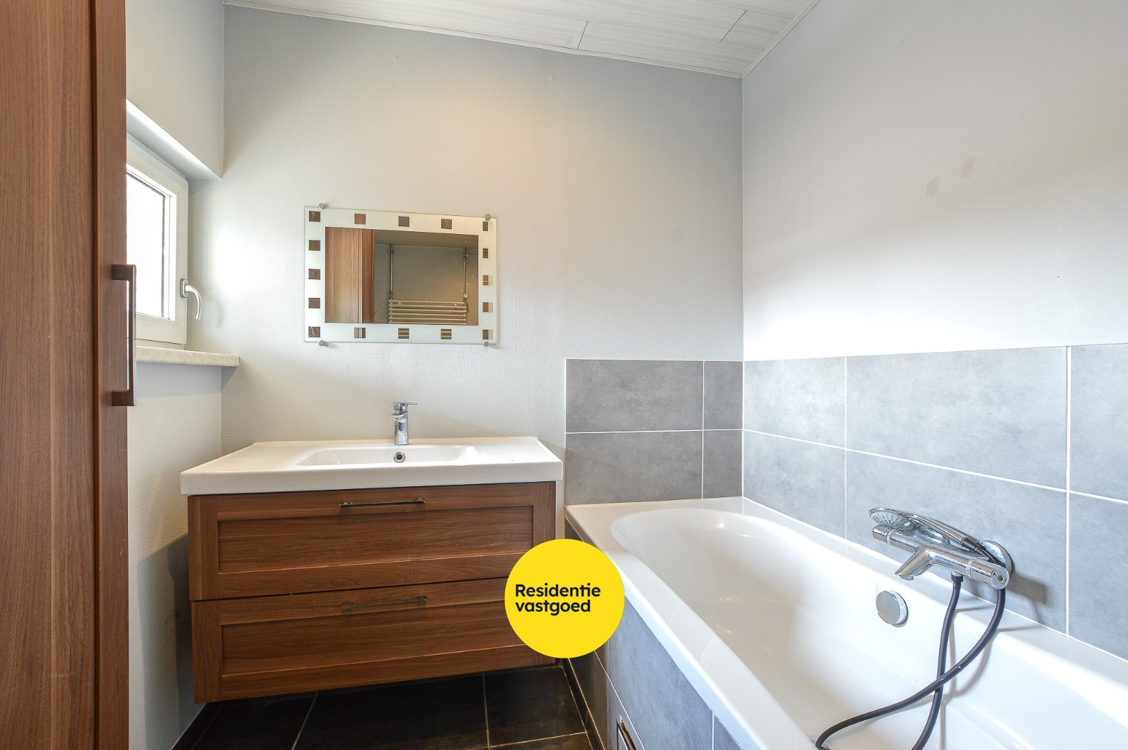 Gerenoveerde woning met 3 slaapkamers te huur nabij Centrum Oudenburg. 