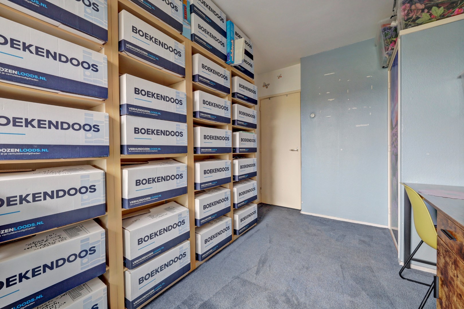 Dit ruime 3 -(voorheen 4) kamer appartement heeft een lichte woonkamer, zonnige balkon, 2 slaapkamers en is gelegen op 6e etage. 