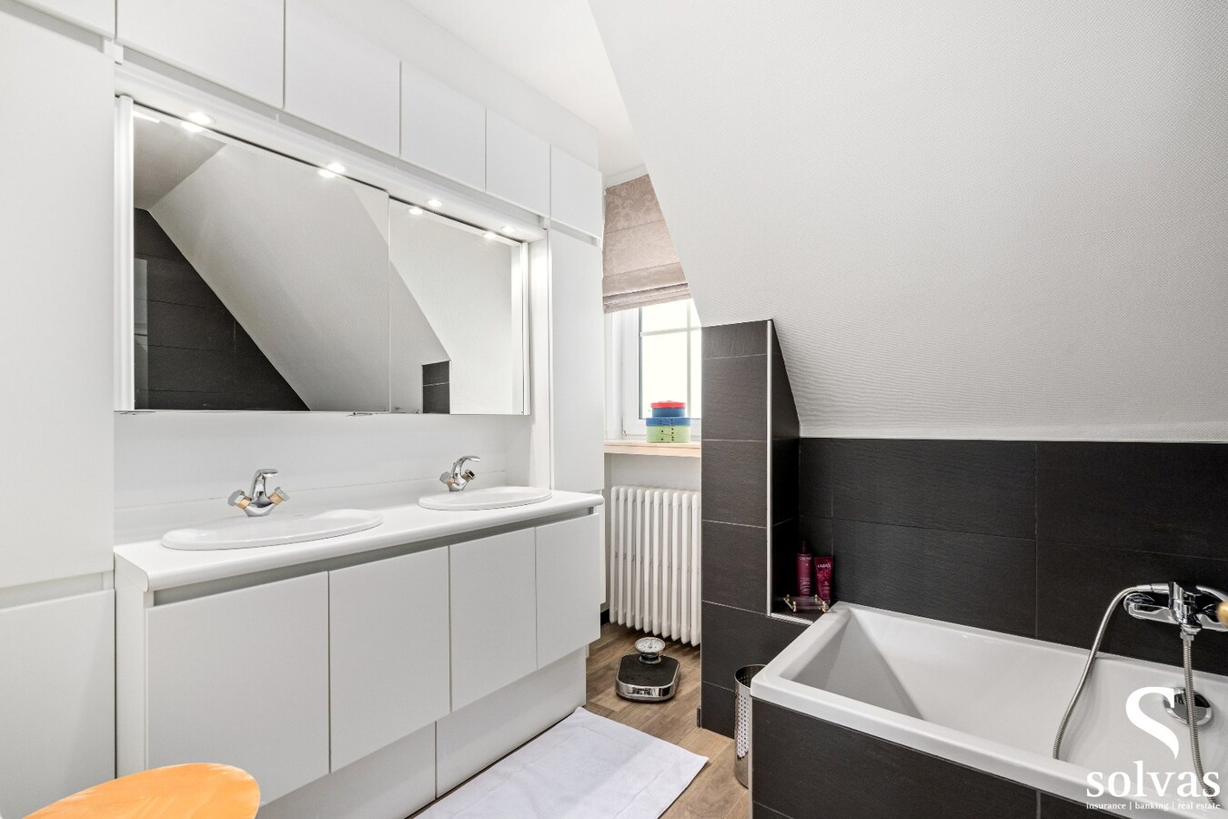 Instapklare, hoogwaardig afgewerkte woning op 1.214 m² met 4 slaapkamers en dubbele garage 