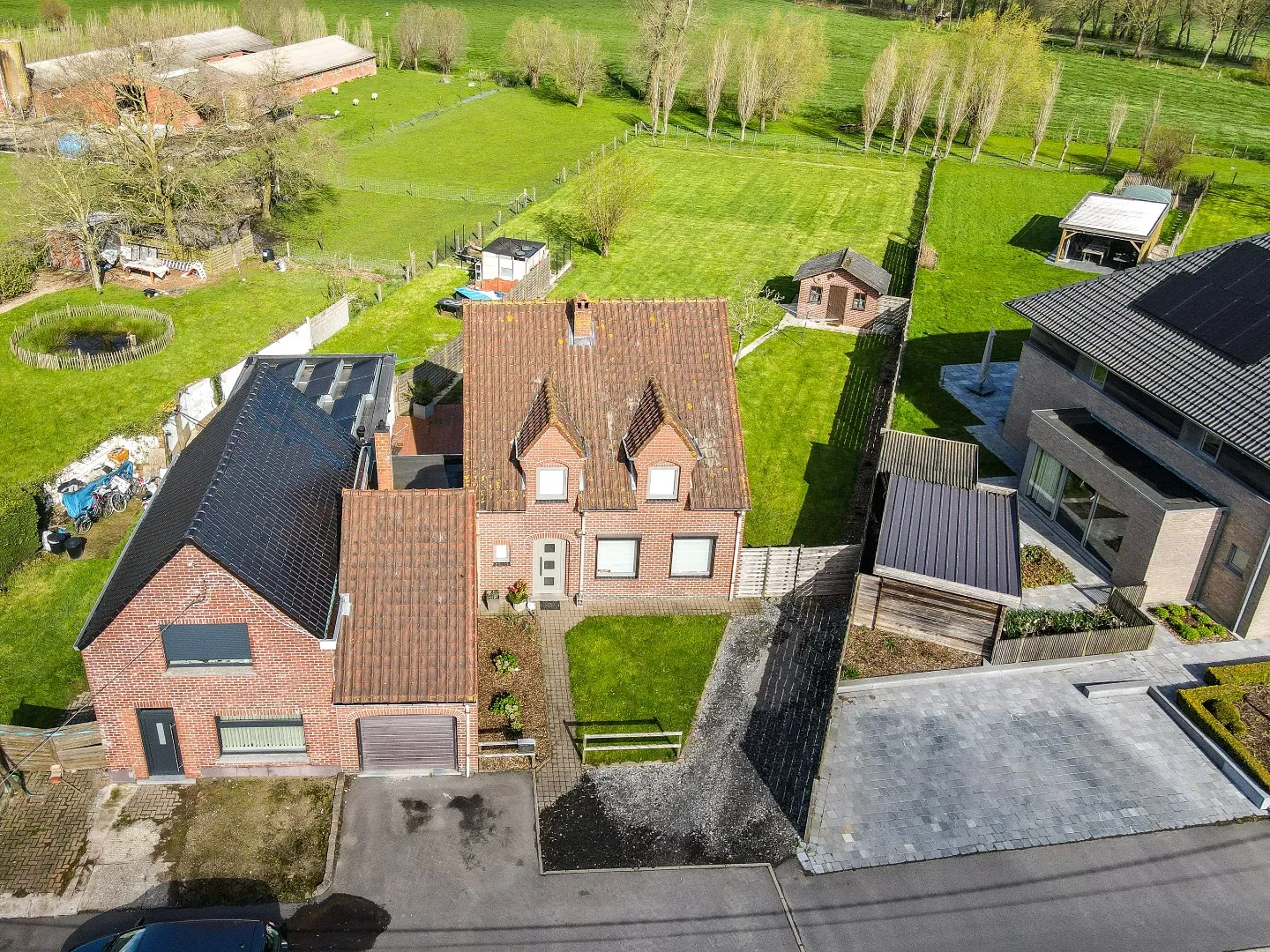 Prachtige woning met grote tuin en landelijk zicht in een rustige straat!