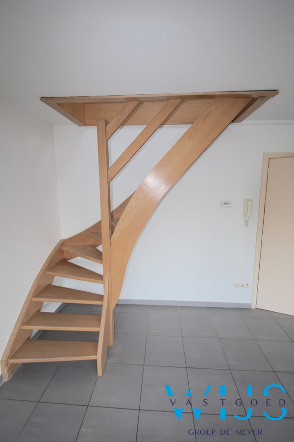 Zeer ruim lichtrijk appartement met 4 slaapkamers ! 