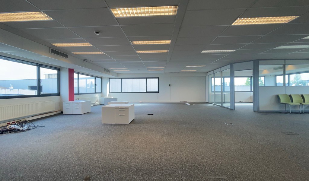 Ingedeelde kantoorruimte te huur in Aartselaar