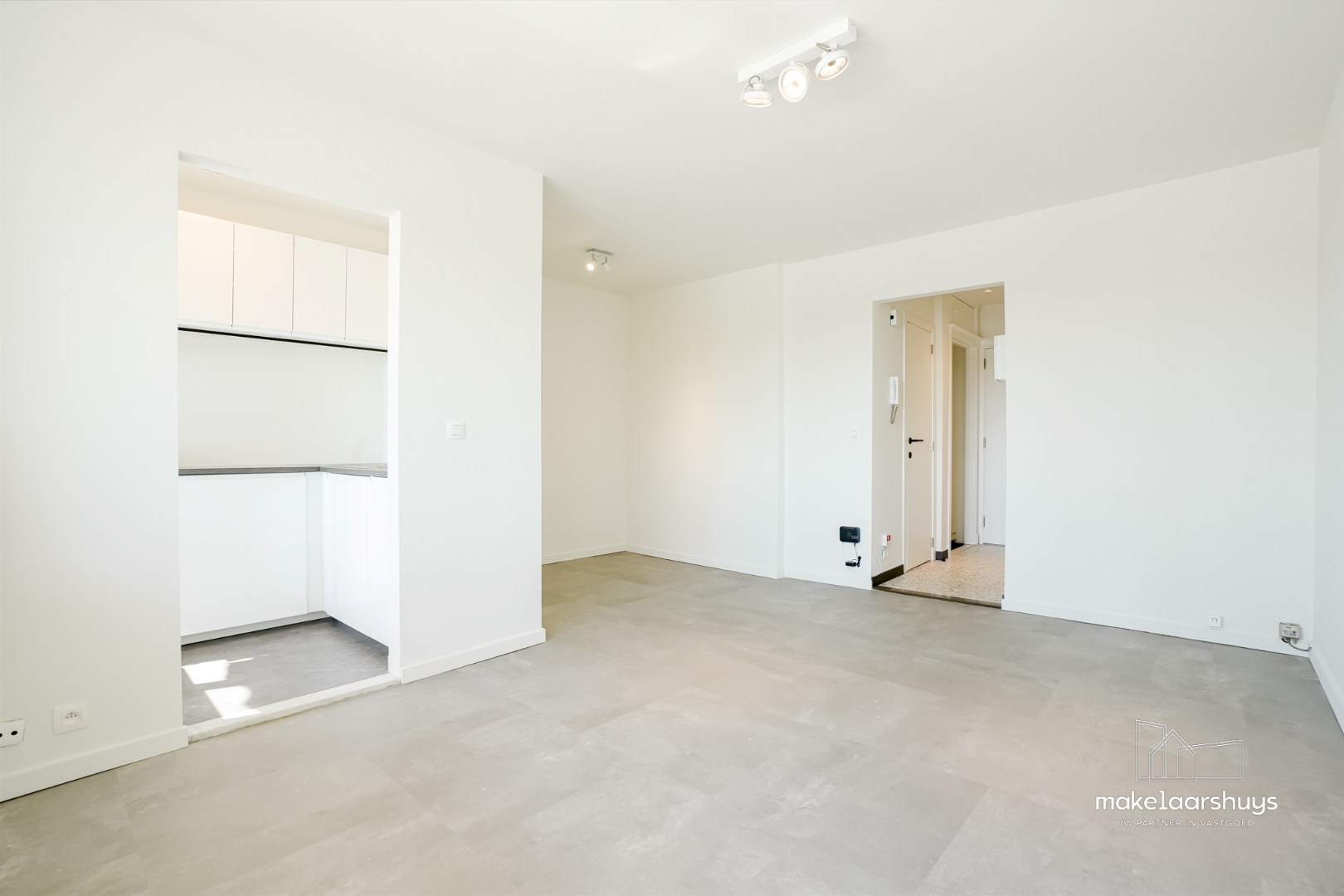 Aangename studio met slaaphoek en terras nabij de Coupure 