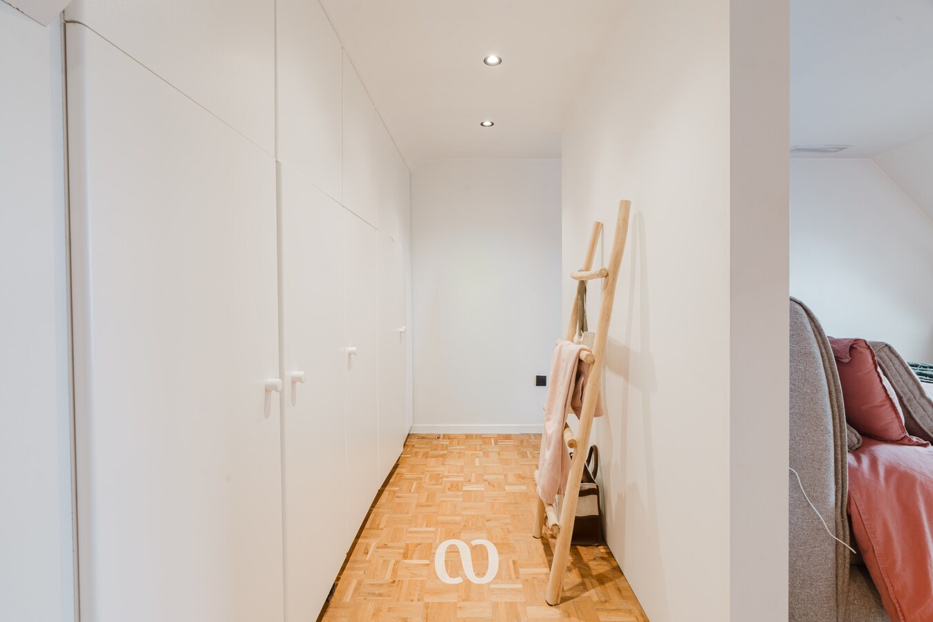 Instapklare woning met tuin en bijgebouw in het centrum van Kruishoutem 