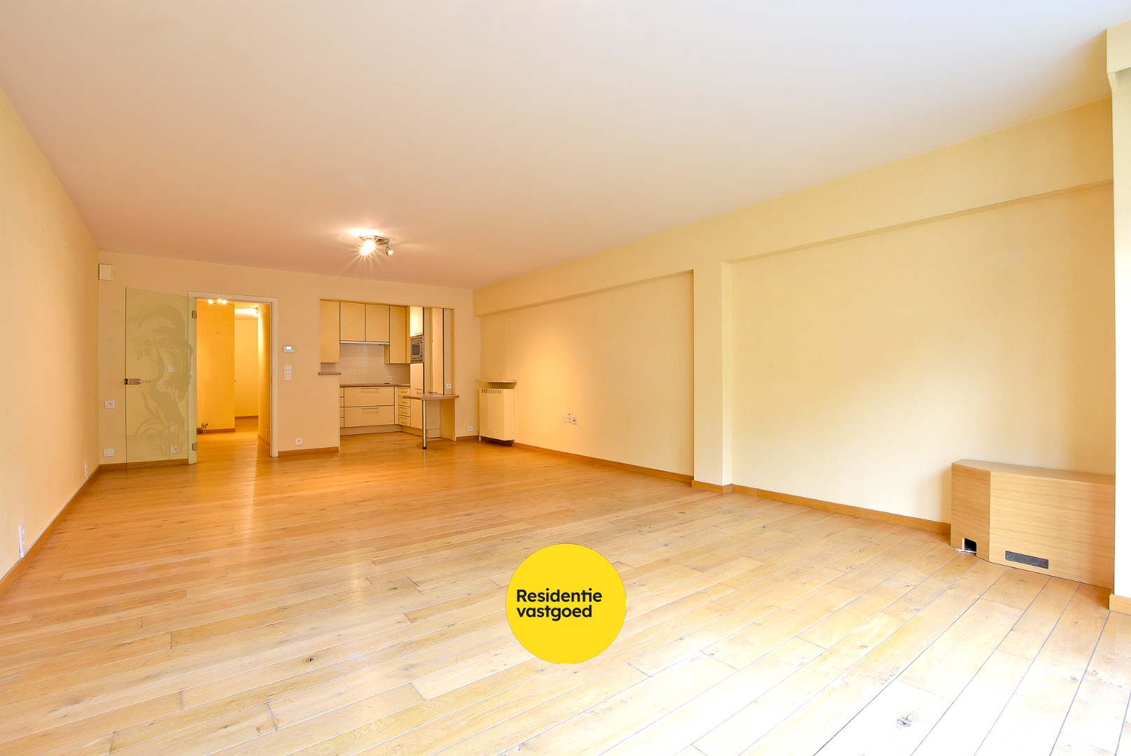 Prachtige 2/3-slaapkamer appartement (112m² + 12m²) in de winkelstraat van Nieuwpoort-stad. 