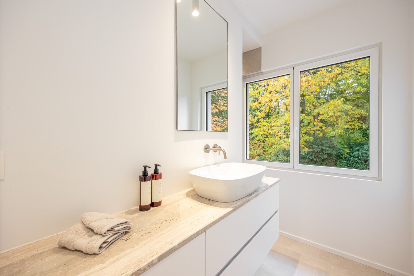 Energiezuinige instapklare woning met 4 slaapkamers en bijgebouw in hartje Schilde 