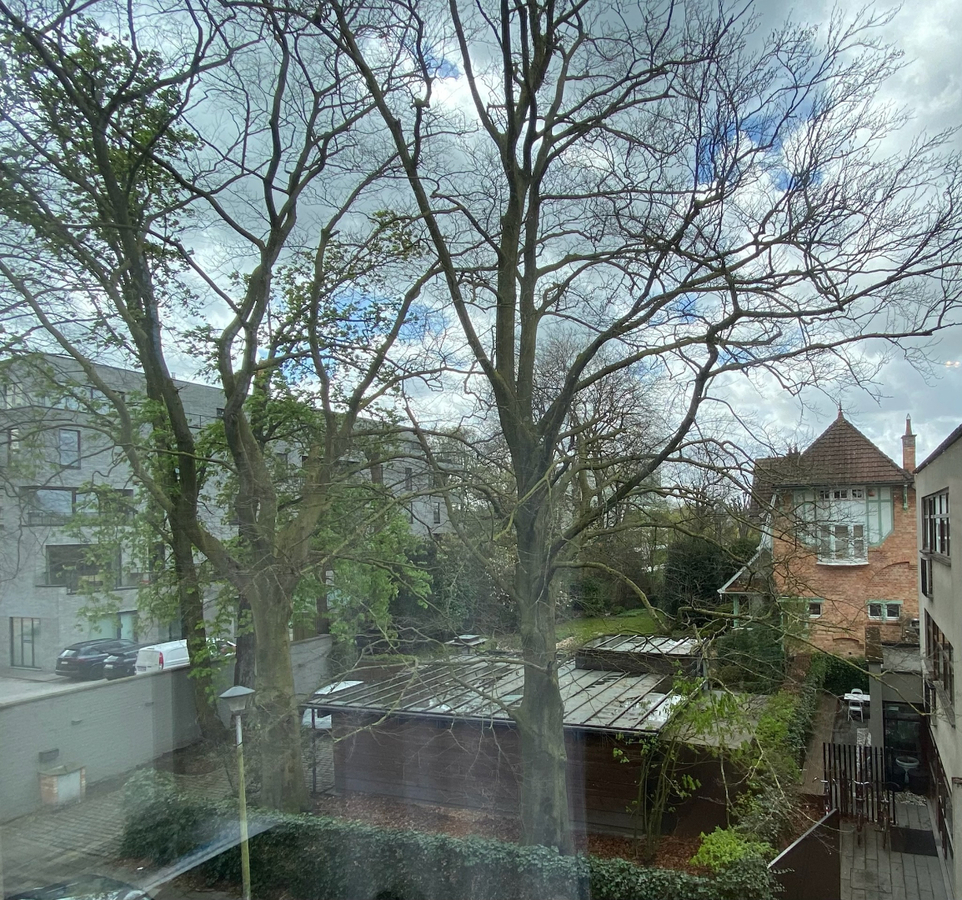 Lichtrijk 2 slaapkamer-appartement nabij de Sterre. 