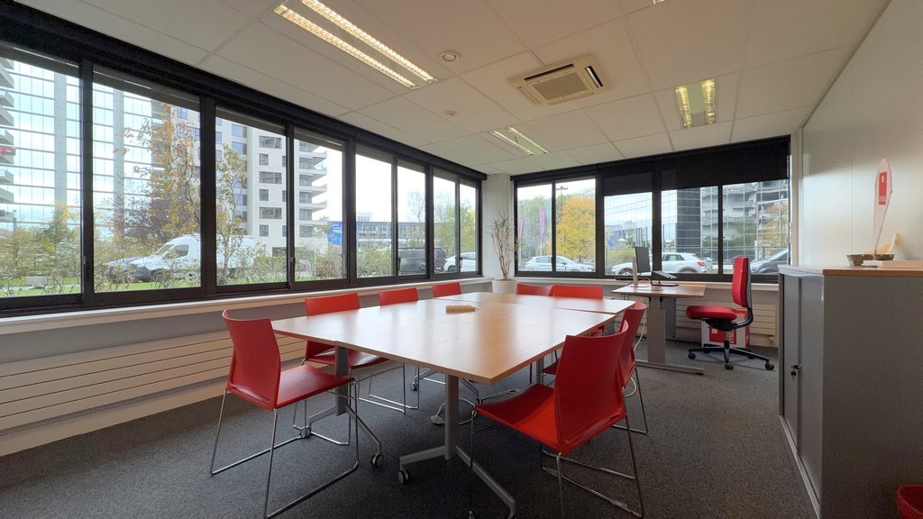 Gelijkvloerse kantoren te koop langs Singel in Antwerpen