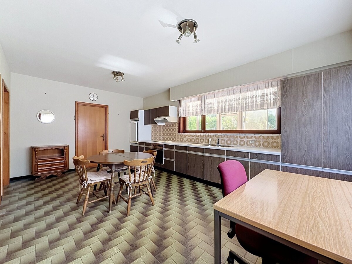 Solide bel-étage met 4 slaapkamers en tuin te Zottegem 