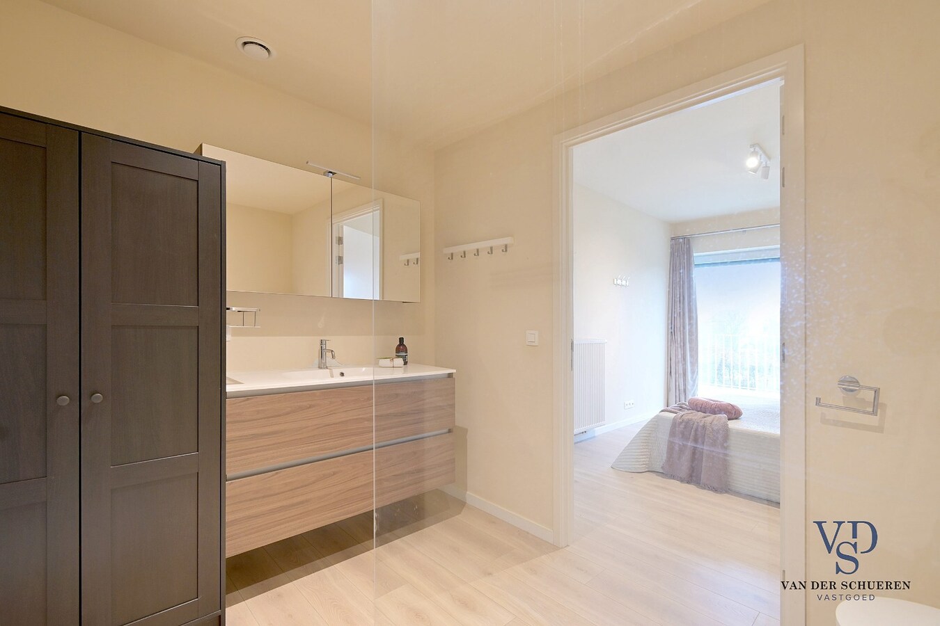 Luxueus 1-slp-appartement met staanplaats (ondergronds). 