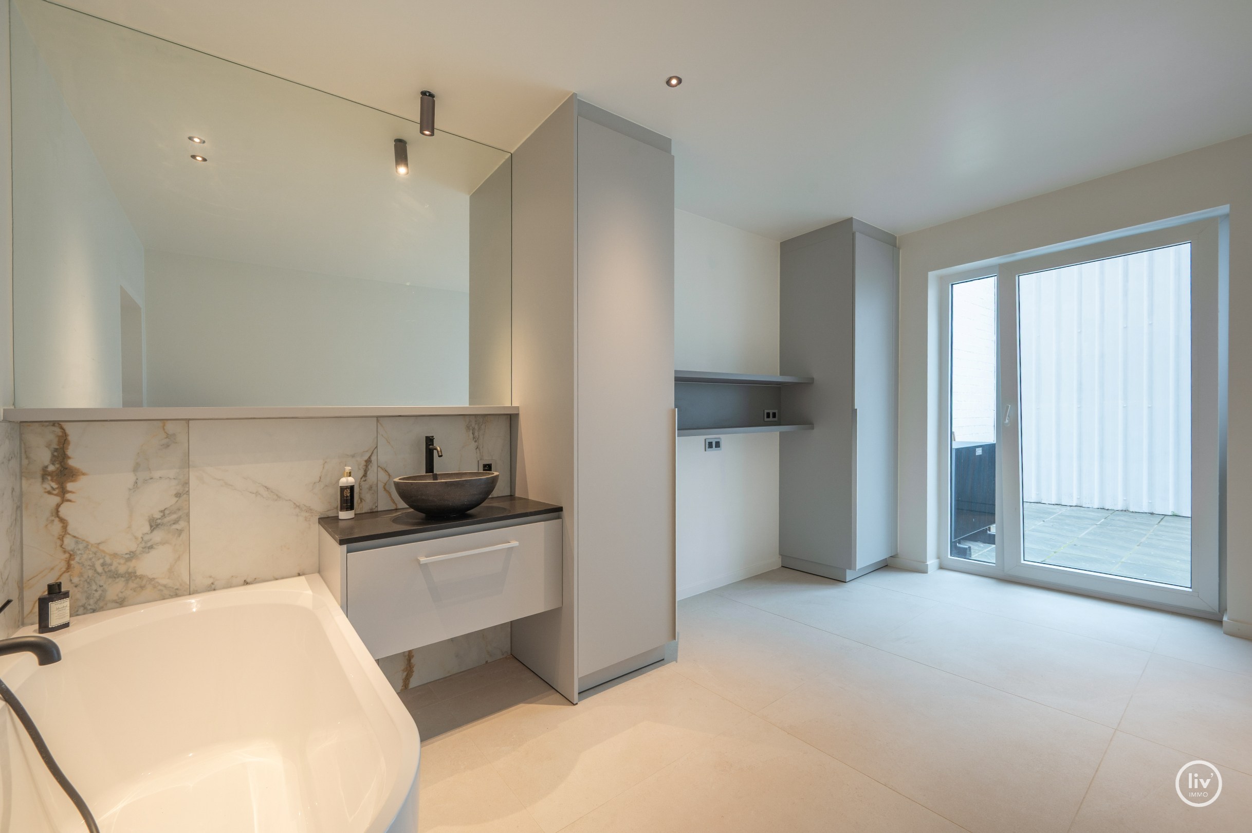 Gerenoveerd gelijkvloersappartement met koer in het Centrum van Knokke 