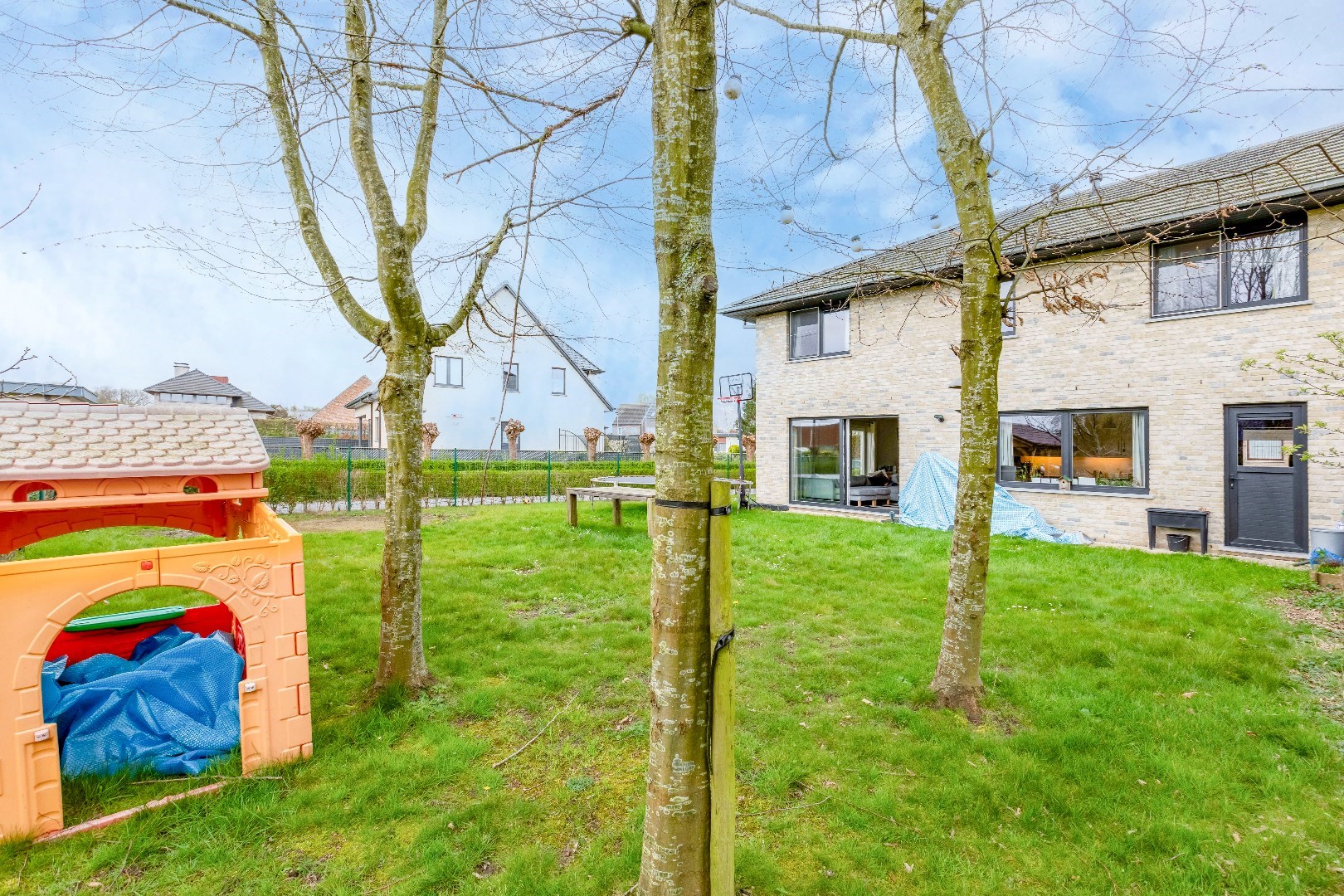 Ruime hob in Merelbeke met 4 slaapkamers en tuin 