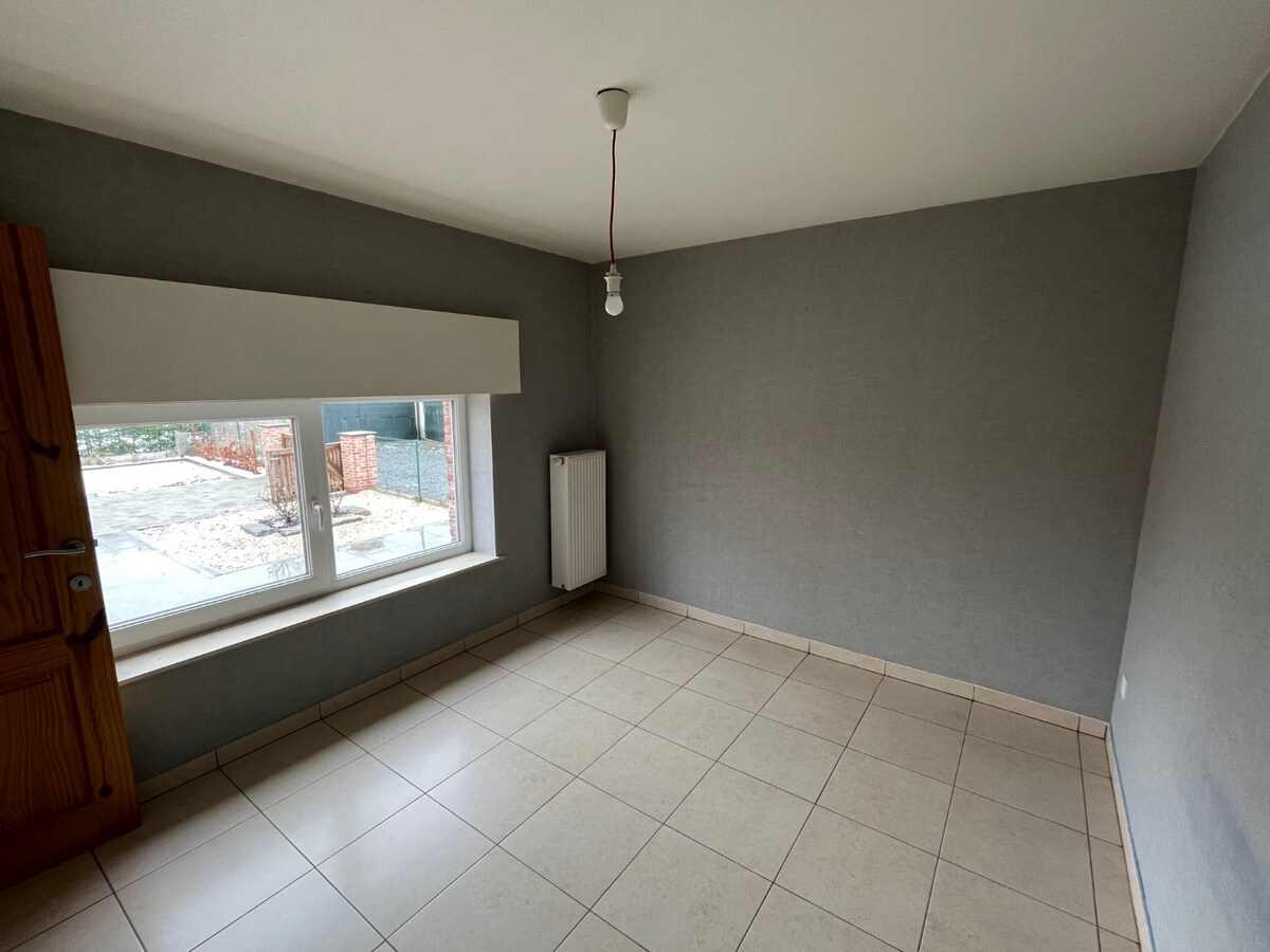 Bijzonder ruime, praktisch ingedeelde gezinswoning 