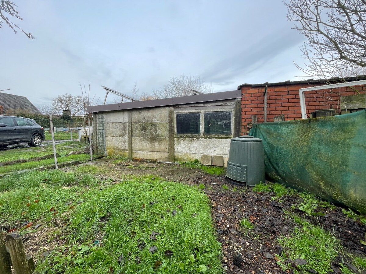 Stevige half-open bebouwing met 3 slaapkamers, tuin en garage te Moorslede 