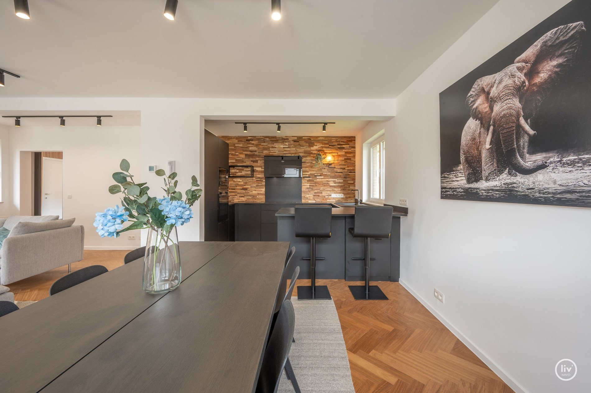 Appartement élégamment rénové avec 3 chambres dans un emplacement de premier choix à Duinbergen - à seulement 100 mètres de la digue! 