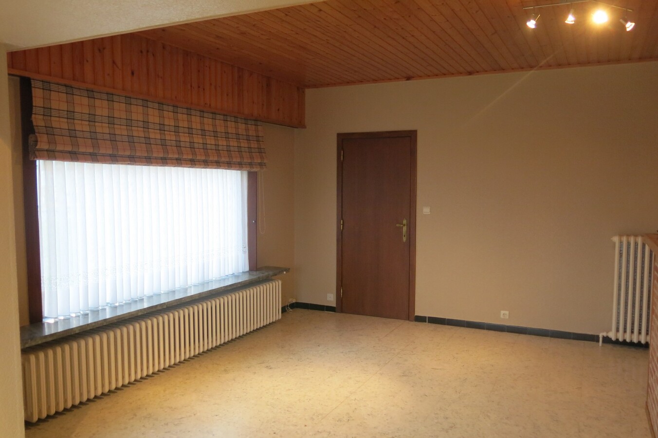 Goed onderhouden woning met 4 grote slaapkamers 
