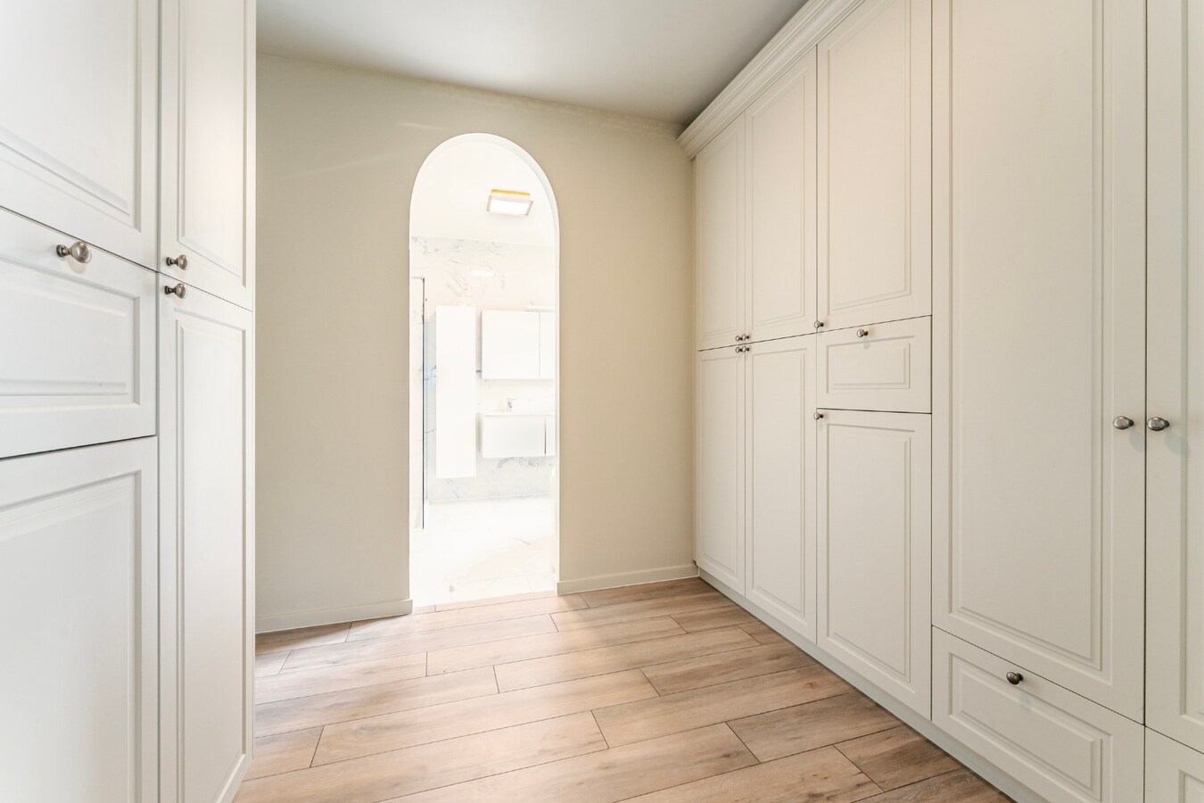 Exclusief gerenoveerde vrijstaande villa in rustige en residentiële omgeving 