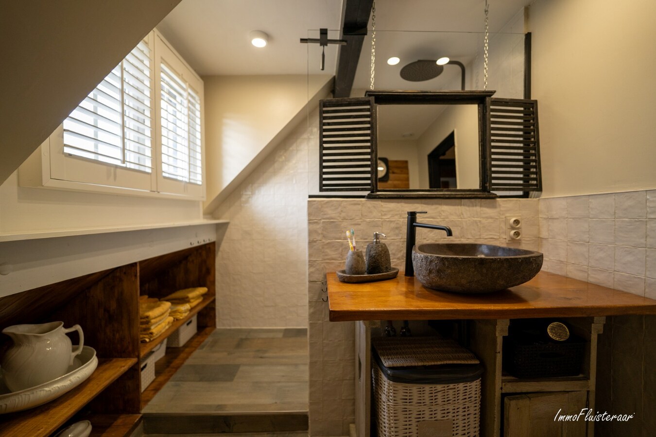 Karakteristieke woning met charmante chalet en paardenfaciliteiten op ca. 9.604 m² te Geel 