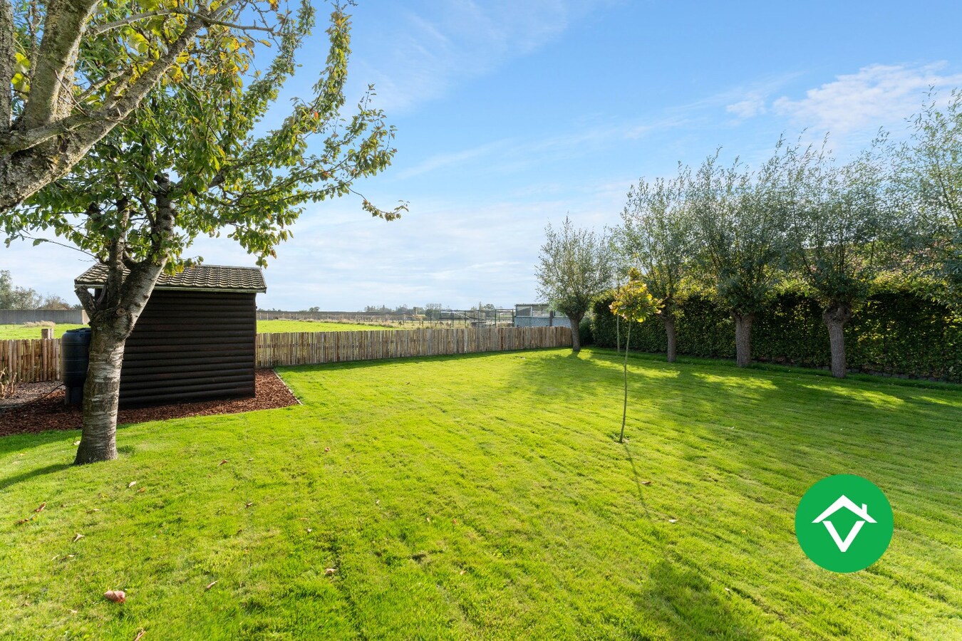 Landelijke woning met bijgebouw en zicht op de velden te koop in Vladslo 