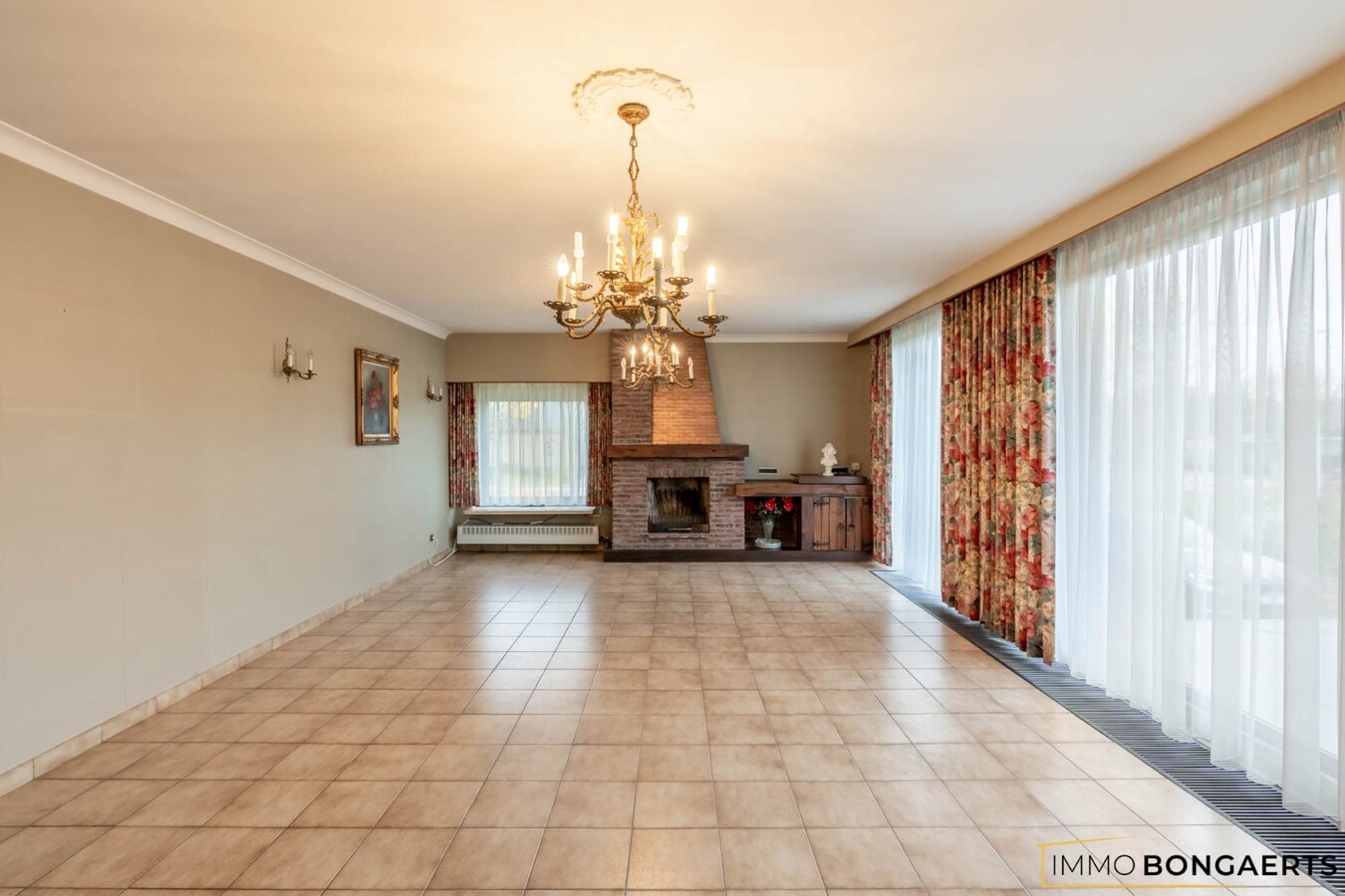 Ruime woning met tuin, garage en 3 slaapkamers in Genk. 