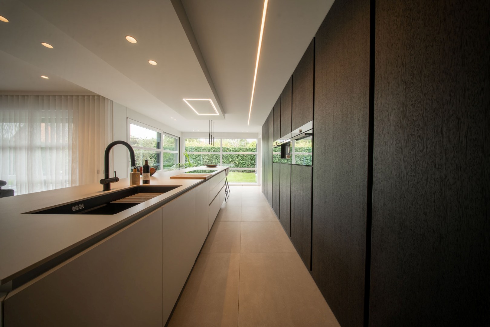 Verrassend luxueus afgewerkte woning met tuin en garage 