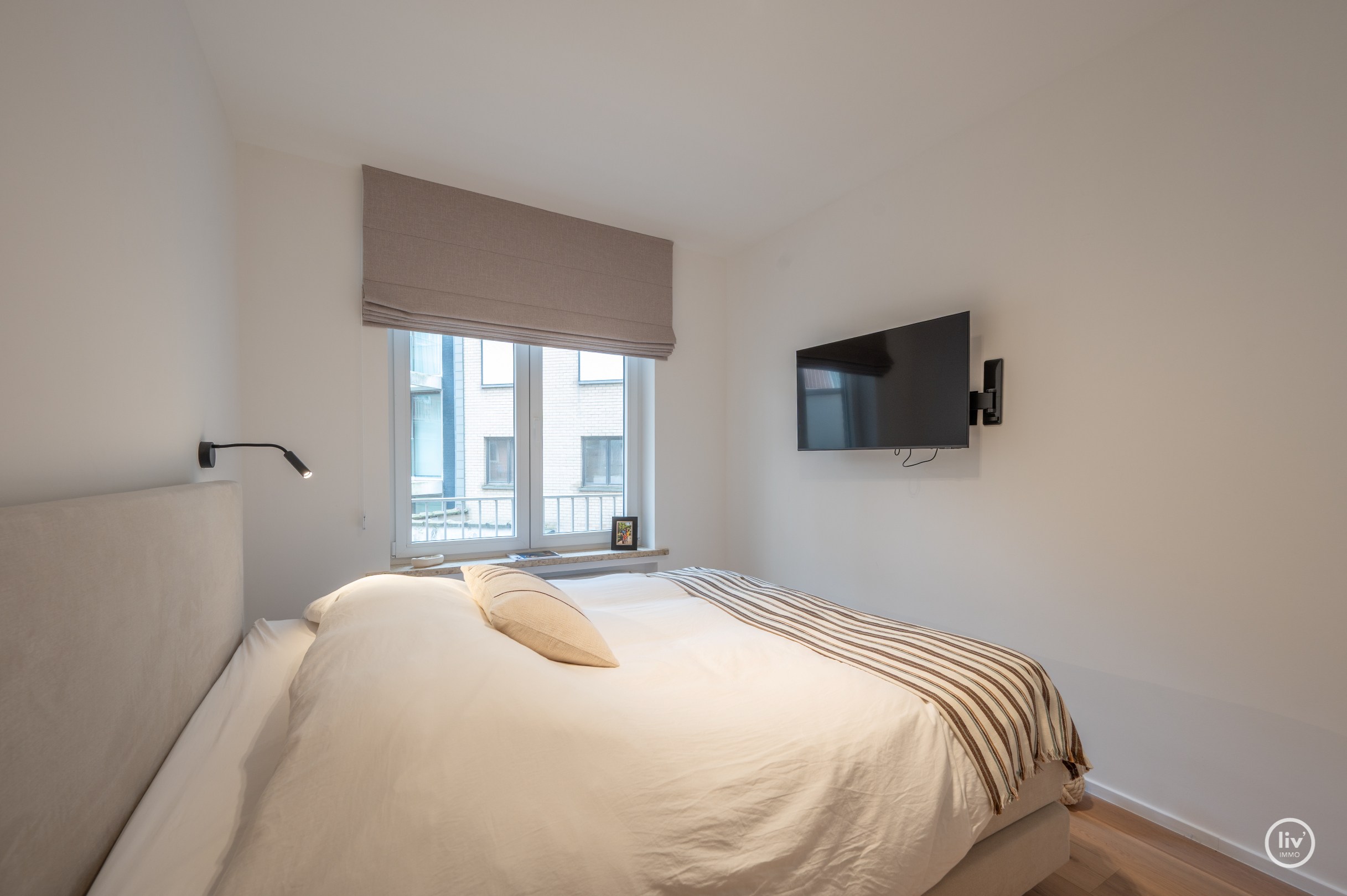 Gerenoveerd 2 slaapkamer appartement met een prachtig zeezicht gelegen nabij het Driehoeksplein te Knokke. 