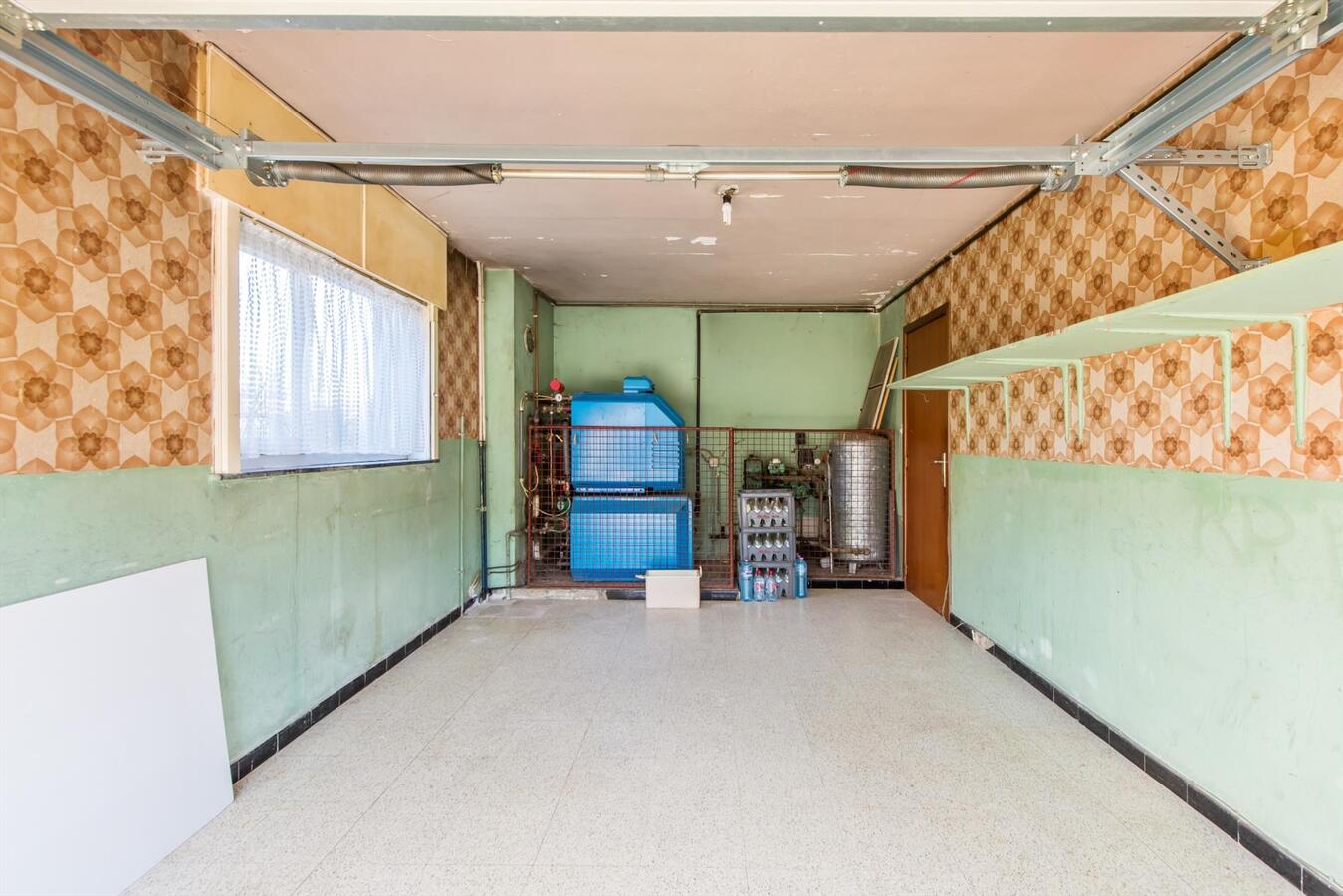 Ruime vrijstaande woning met garage op een perceel van 915 m² 