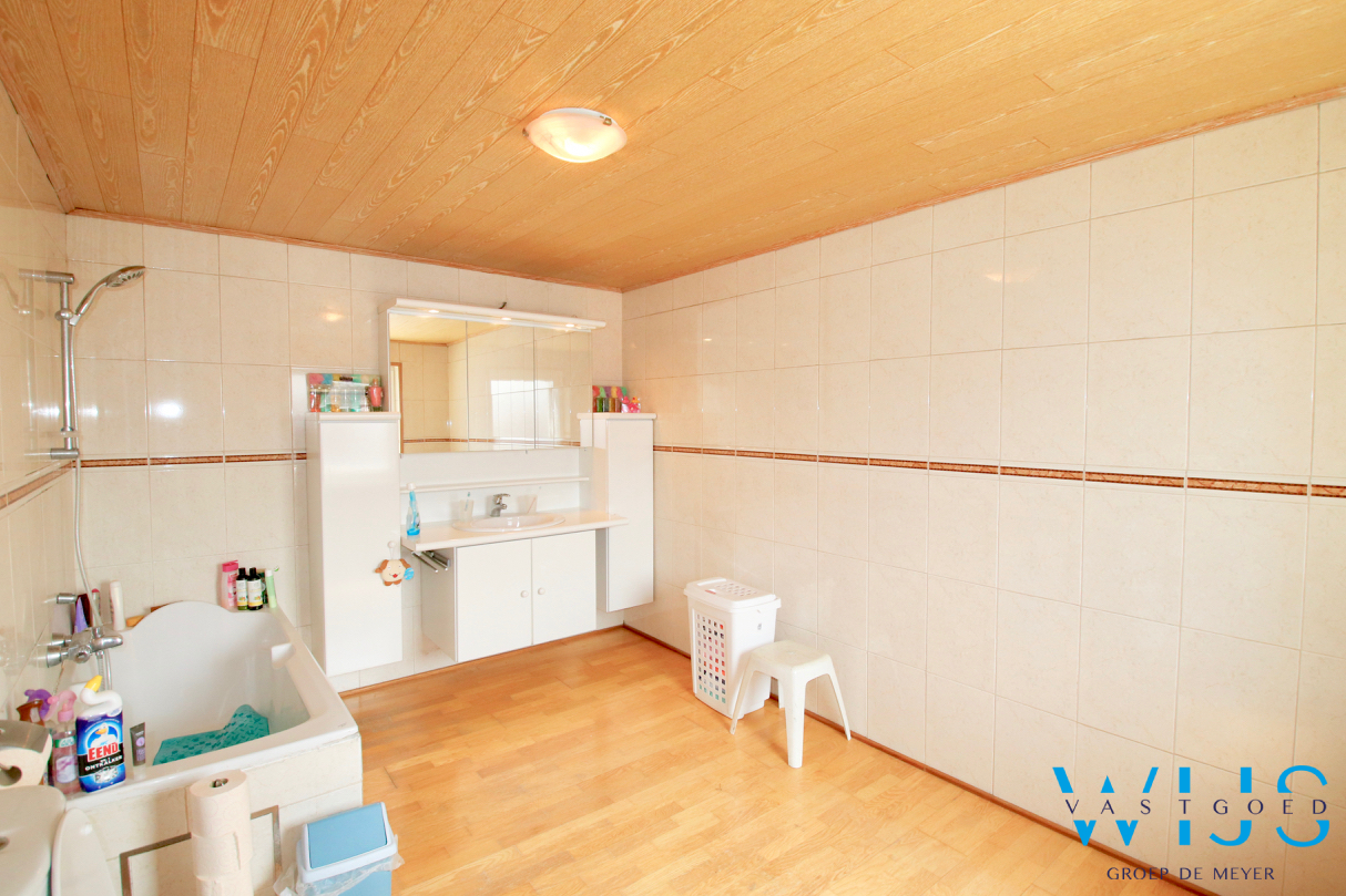 Uitzonderlijk ruim woonhuis te Kluizen/ Evergem! 