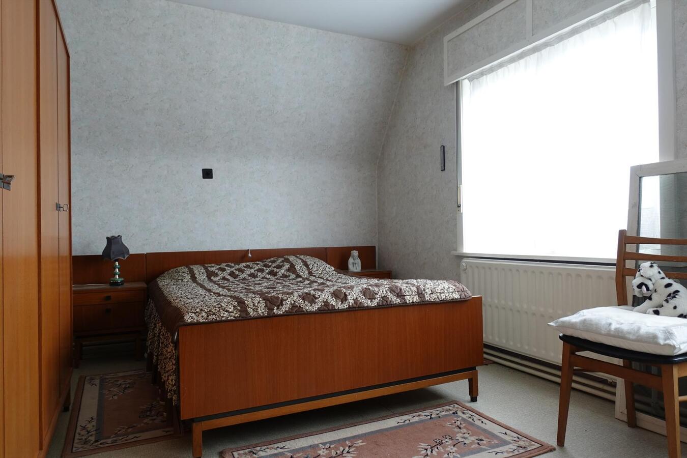 Goed gelegen half-open woning met grote tuin 