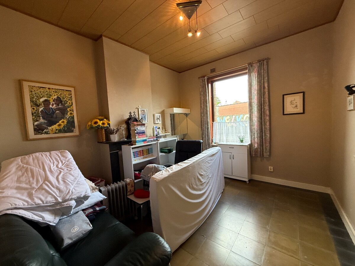 Grote eigendom met atelier. 