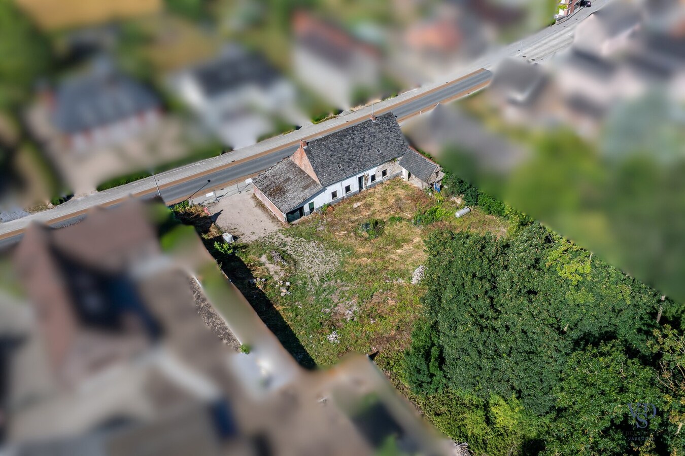 Landelijke nieuwbouwwoning te Dikkelvenne. 