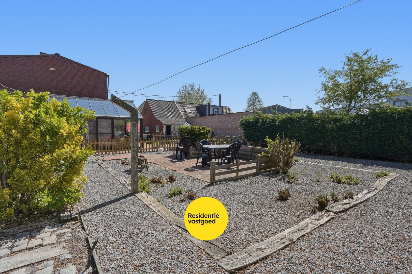 Charmante woning op 727 m² in het centrum van Eernegem 