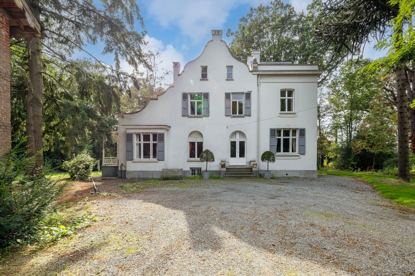 Charmant landhuis in een parkdomein van 7065m² 