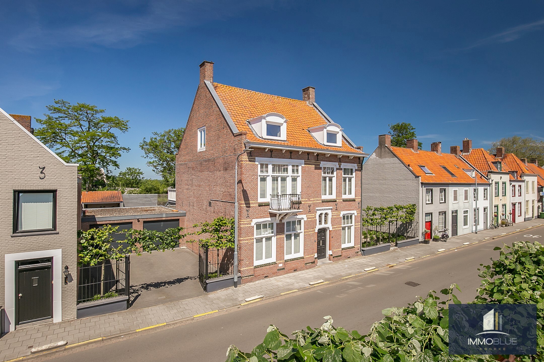 Maison de maître exclusive et élégante avec de grands espaces de vie. 