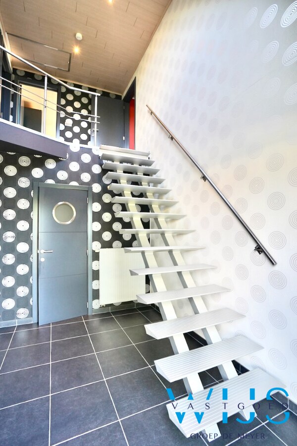 Ideale gezinswoning op 555 m² met 2 garages te Evergem ! 