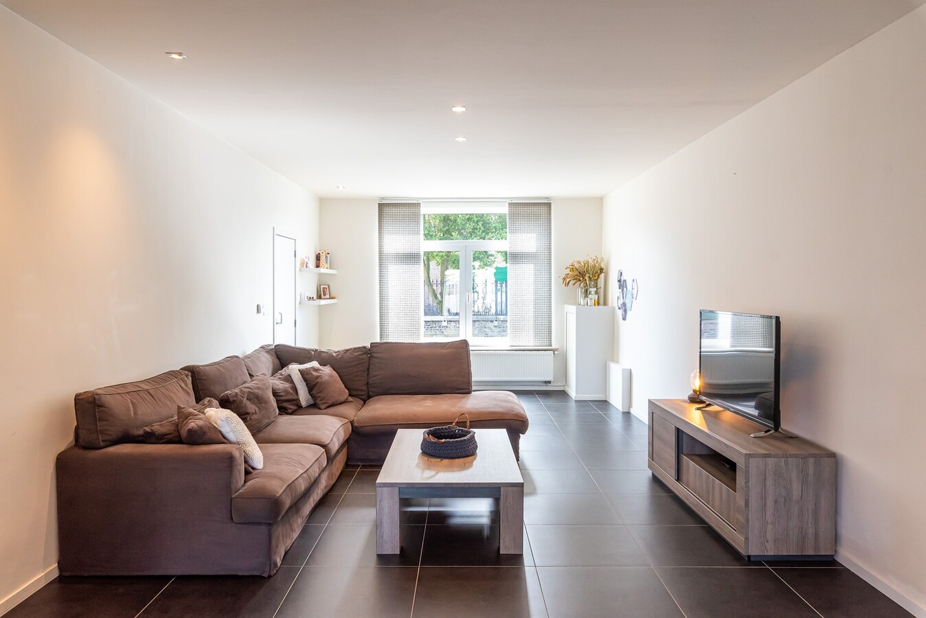 Tof ingerichte gezinwoning met privé-parking 