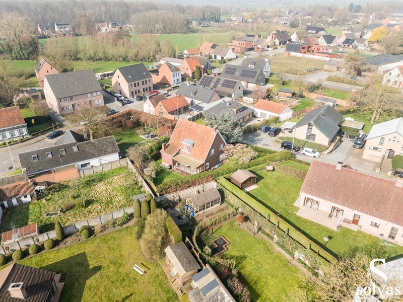 Prachtige open bebouwing met tuin, terras, garage en 4 slaapkamers in Lotenhulle 