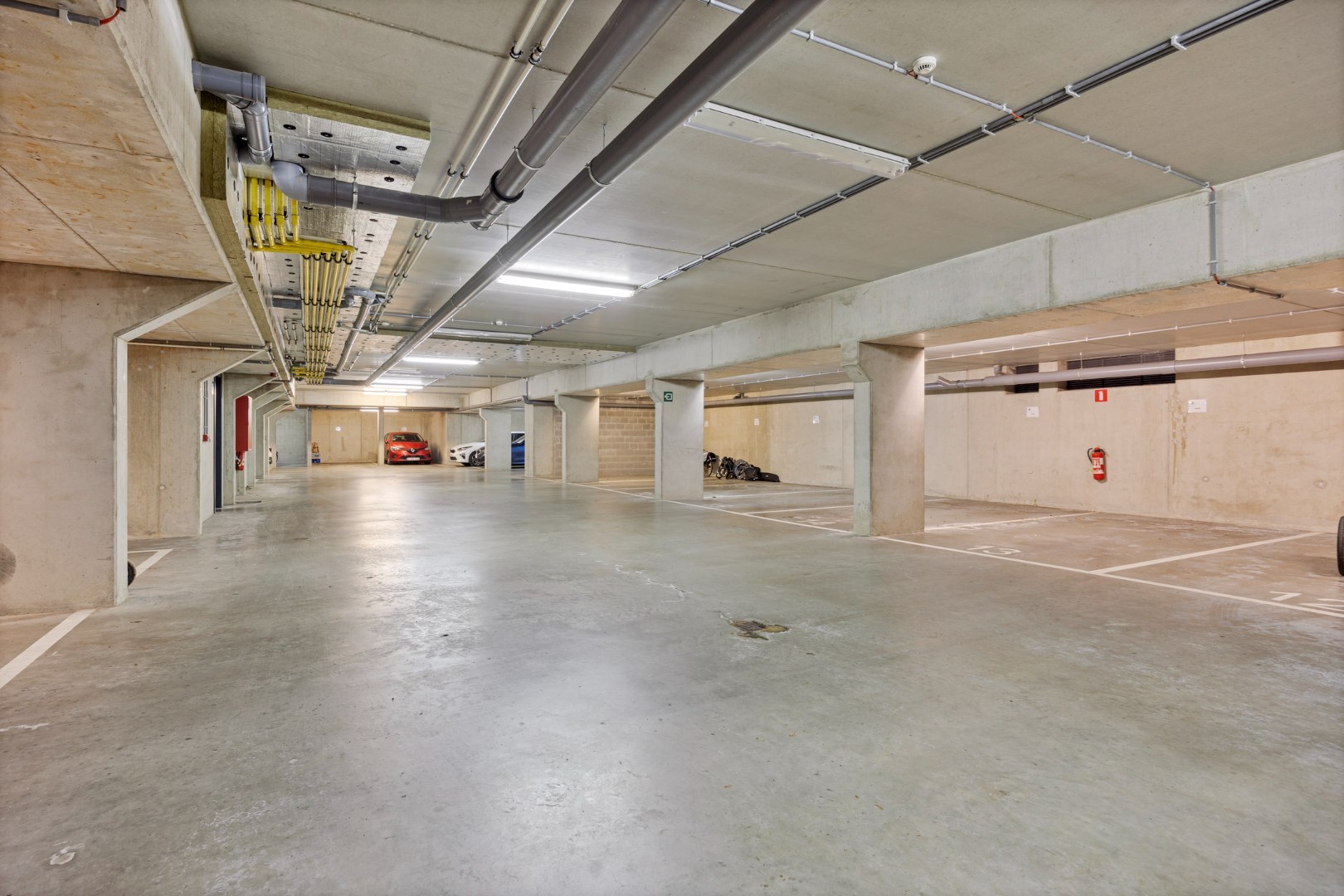 Ruim en lichtrijk appartement met 2 slaapkamers, terras en autostaanplaats vlakbij autostrade - EPC 108 kWh/m² 