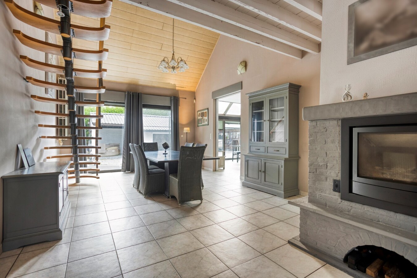 Stijlvolle villa met tuin en dubbele garage te Tienen 